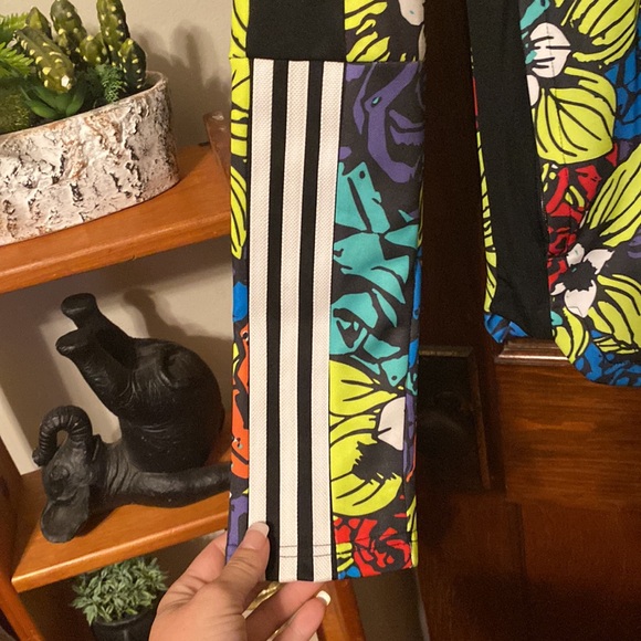 Adidas full zip floral print track jacket😍😍😍😍 - Picture 7 of 10
